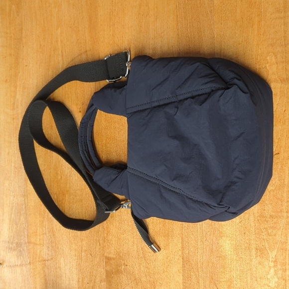 Street Level Hazel Mini Nylon Puffy Tote Rare Navy w Black Strap - Picture 4 of 10